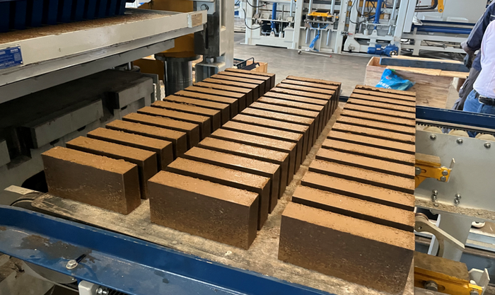 Máy làm gạch hoàn toàn tự động ZN1500 hỗ trợ khách hàng Đông Trung Quốc trong việc sử dụng tài nguyên bùn